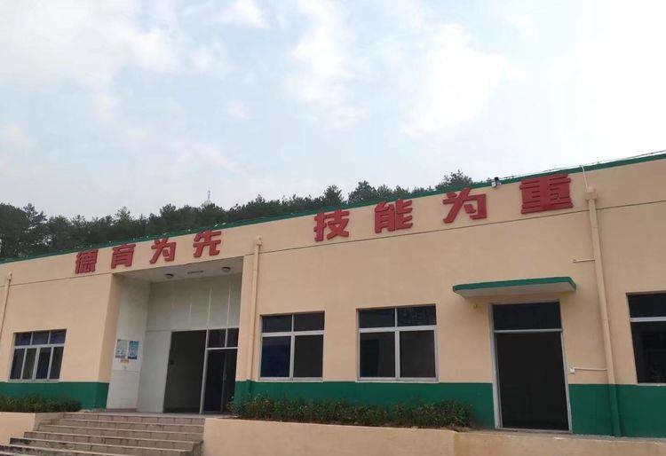 安遠(yuǎn)應(yīng)用職業(yè)技術(shù)學(xué)校