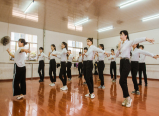 邵陽騰爵職業(yè)中專學校社會文化藝術(shù)專業(yè)