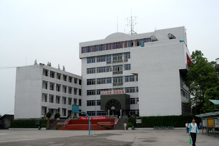 達(dá)州萼山職業(yè)技術(shù)學(xué)校宿舍環(huán)境、寢室環(huán)境