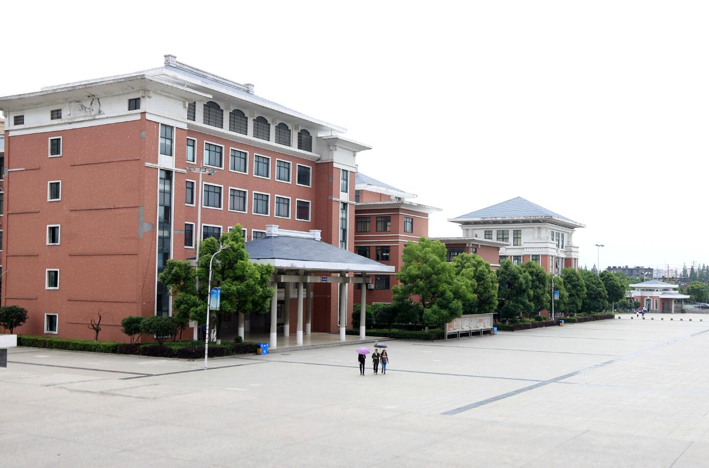荊州市機械電子工業(yè)學校怎么樣、好不好