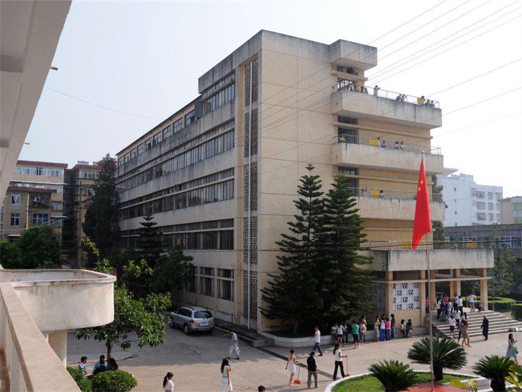 涼山衛(wèi)生學(xué)校 涼山衛(wèi)生學(xué)校