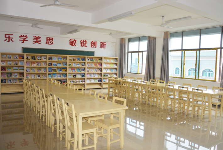婁底技師學院圖書館環(huán)境