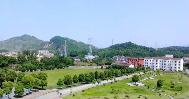 赤壁機(jī)電信息技術(shù)學(xué)校簡(jiǎn)介、介紹