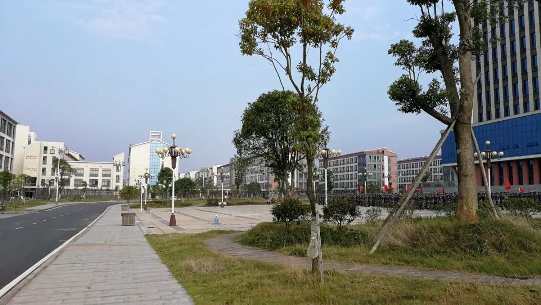 江西省井岡山經(jīng)貿(mào)學(xué)校