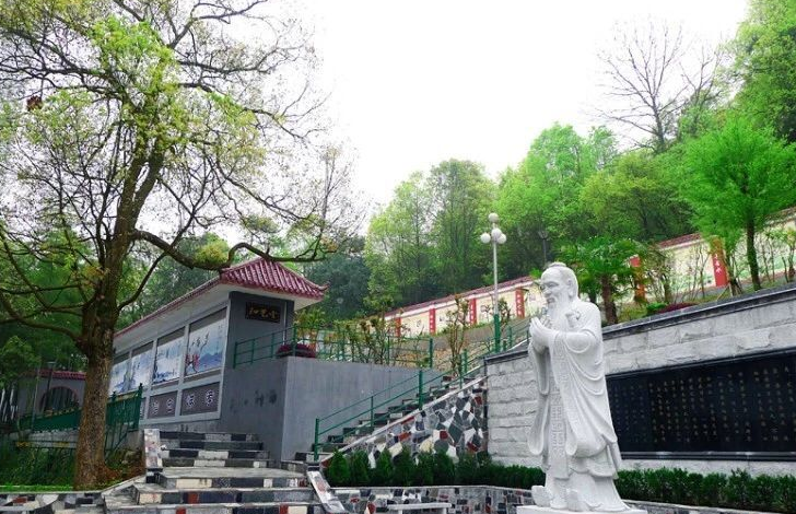 邵陽市高級(jí)技工學(xué)校收費(fèi)、資助情況