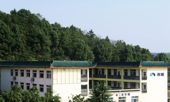 長(zhǎng)沙市麓才醫(yī)藥學(xué)校環(huán)境