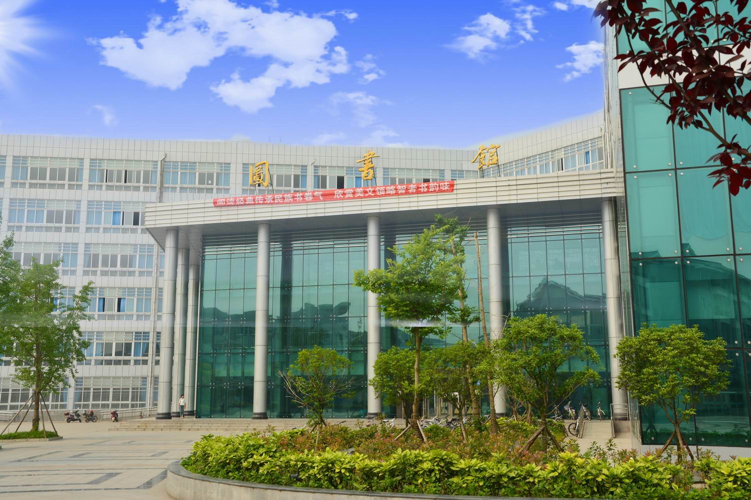 綿陽機(jī)電工程學(xué)校學(xué)費(fèi)、大概收費(fèi)是多少