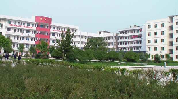四川省鄰水縣興仁職業(yè)中學(xué)學(xué)費(fèi)、大概收費(fèi)是多少