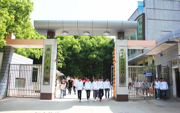 南昌工業(yè)學(xué)校宿舍環(huán)境圖