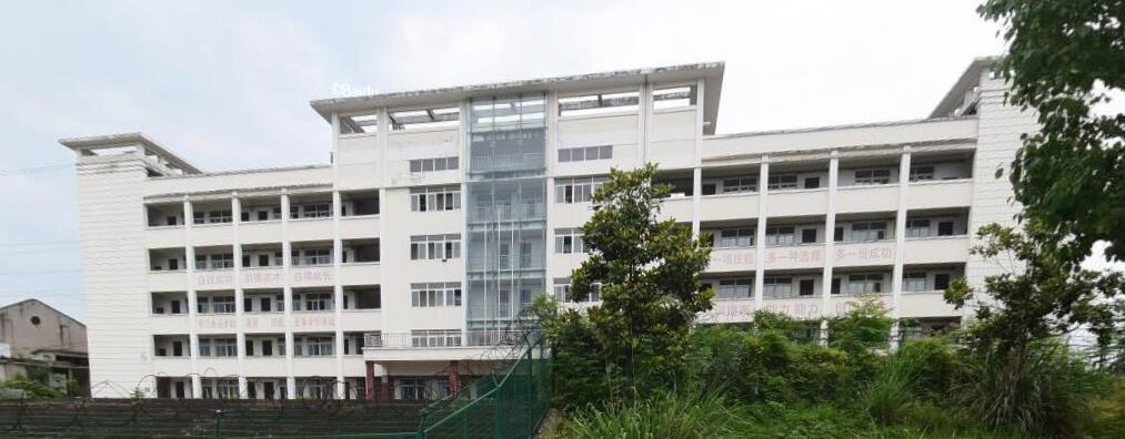 宜昌市葛洲壩旅游學校環(huán)境圖
