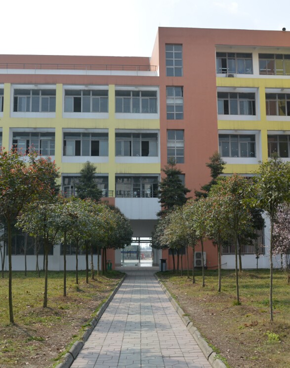 崇州市職教中心學(xué)費、大概收費是多少