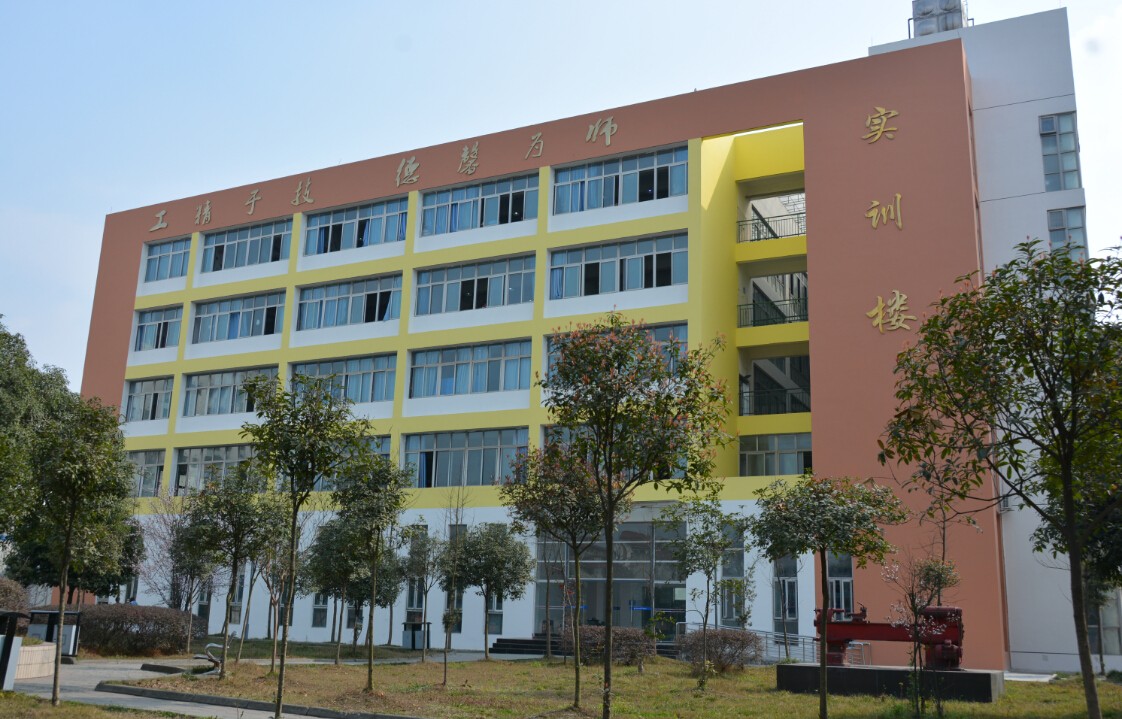 崇州市職教中心招生要求、學(xué)校招生對(duì)象