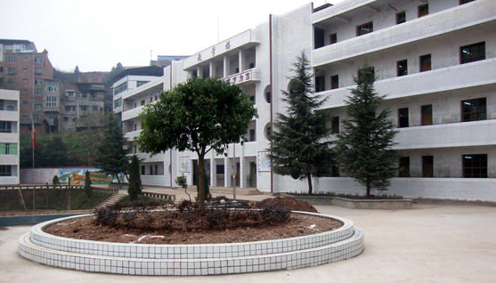 平昌縣筆山職業(yè)中學(xué)學(xué)費(fèi)、大概收費(fèi)是多少