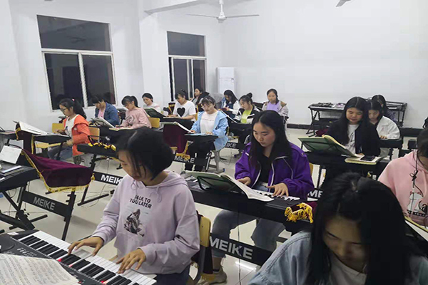 岳陽市新青年職業(yè)技術學校教學環(huán)境