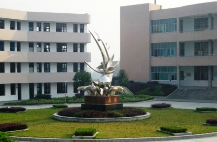 湖南省汨羅市職業(yè)中專學(xué)校環(huán)境、圖片
