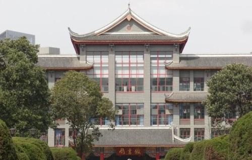 四川大學(xué)附設(shè)華西衛(wèi)生學(xué)校招生簡章、簡介