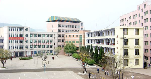 四川省達(dá)縣職業(yè)高級(jí)中學(xué)學(xué)費(fèi)、大概收費(fèi)是多少