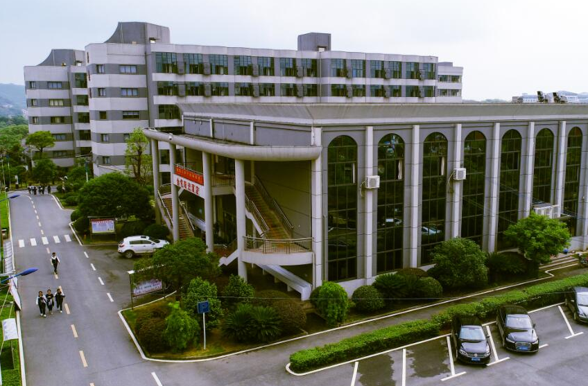 醴陵市陶瓷煙花職業(yè)技術(shù)學(xué)校招生條件、招生對(duì)象、招生分?jǐn)?shù)