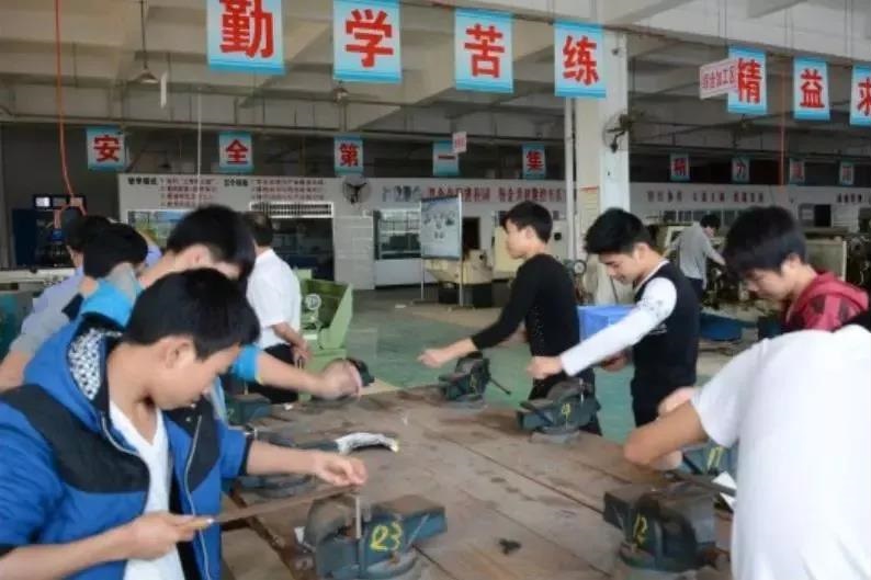 贛州市贛縣區(qū)職業(yè)中等專(zhuān)業(yè)學(xué)校