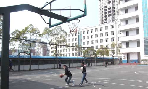益陽市四通電腦中等專業(yè)學校籃球場環(huán)境