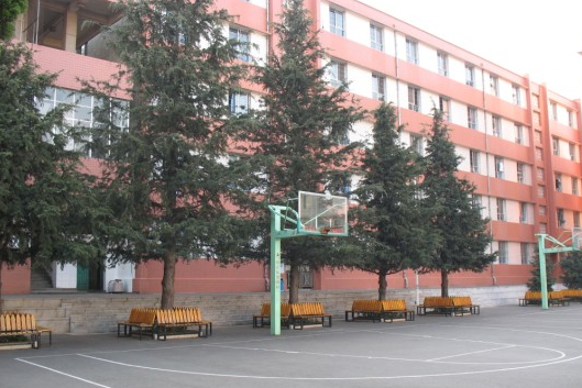 云南省貿(mào)易經(jīng)濟(jì)學(xué)校環(huán)境、宿舍照片、寢室環(huán)境、圖片