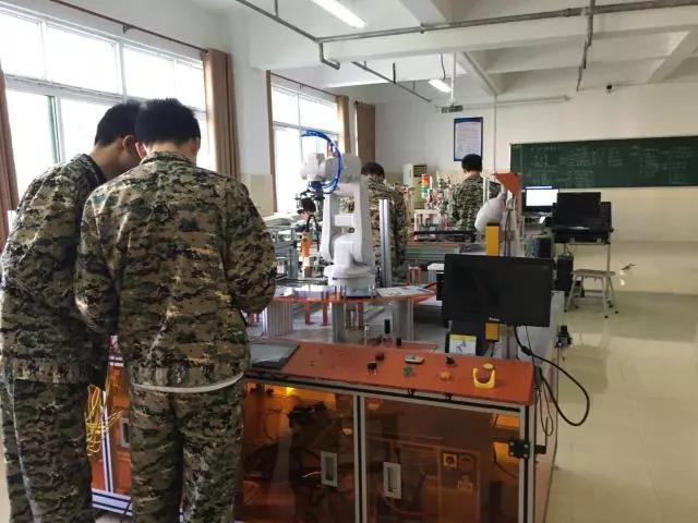 江西省華憶電子工業(yè)中國(guó)等專業(yè)學(xué)校