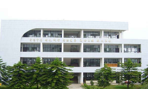 臨滄高級(jí)技工學(xué)校環(huán)境