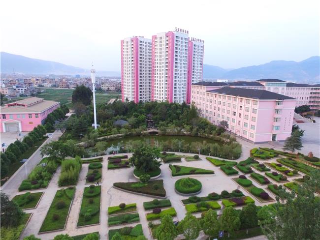 玉溪工業(yè)財(cái)貿(mào)學(xué)校