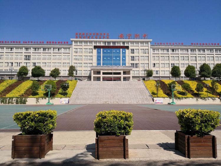 安寧市職業(yè)高級(jí)中學(xué)環(huán)境