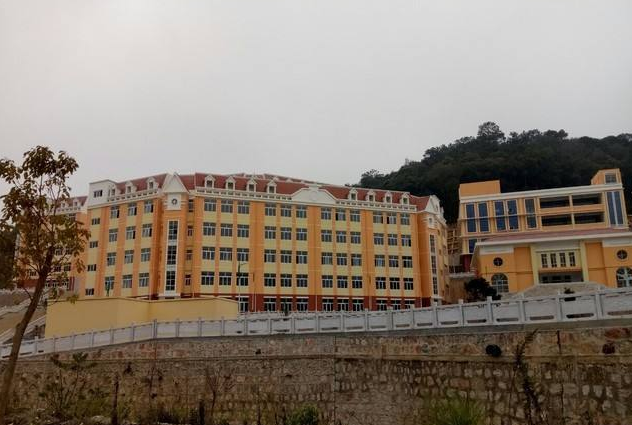 麻栗坡縣民族職業(yè)高級(jí)中學(xué)