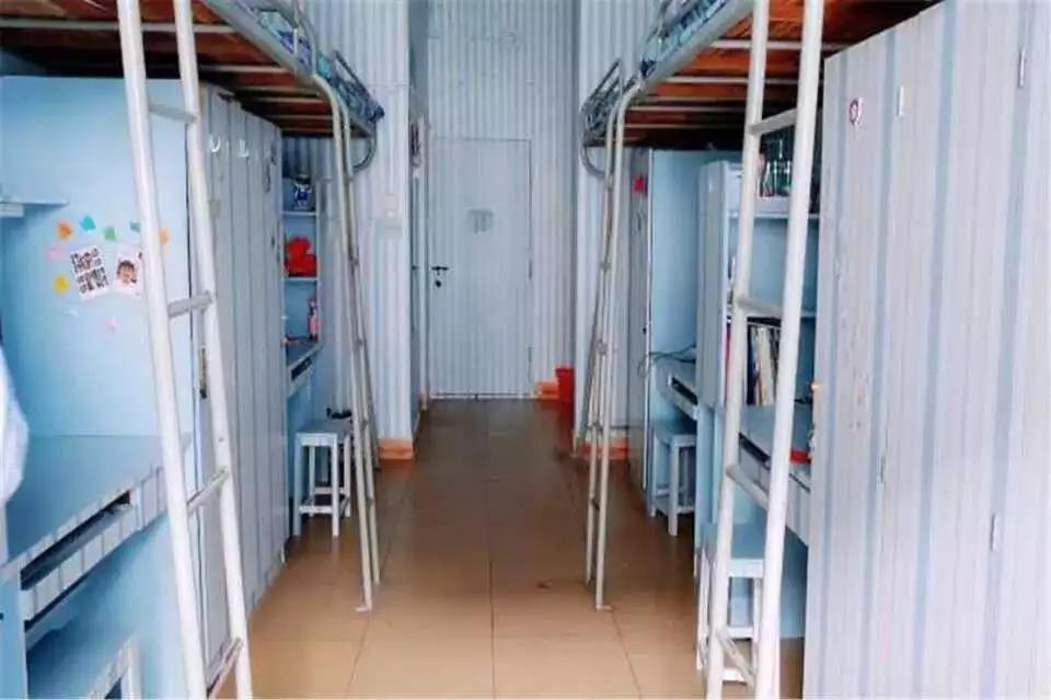 江西中山電子計(jì)算機(jī)中等專業(yè)學(xué)校寢室環(huán)境