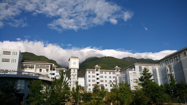 大理州財(cái)貿(mào)學(xué)校環(huán)境