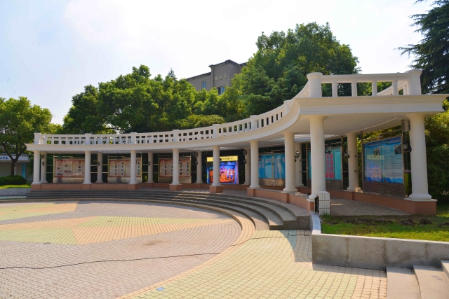 上海石化工業(yè)學(xué)校環(huán)境、學(xué)校圖片