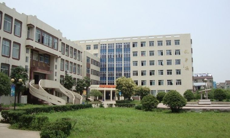 南京交通科技學(xué)校環(huán)境照片、環(huán)境怎么樣