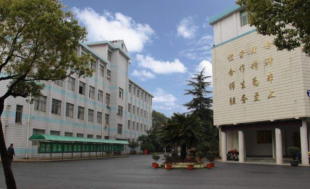 浙江商貿(mào)學校環(huán)境、學校圖片
