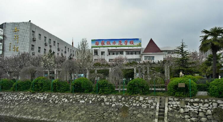 阜陽(yáng)工業(yè)經(jīng)濟(jì)學(xué)校招生對(duì)象、招生要求
