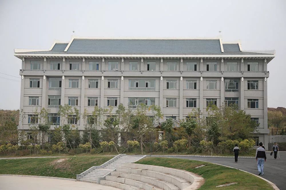 延吉市職業(yè)高級中學(xué)