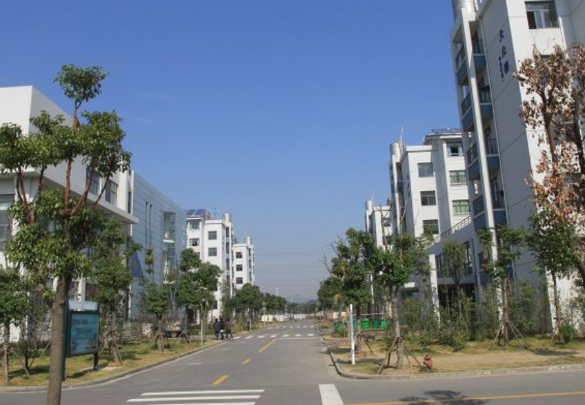 浙江信息工程學(xué)校環(huán)境、學(xué)校圖片