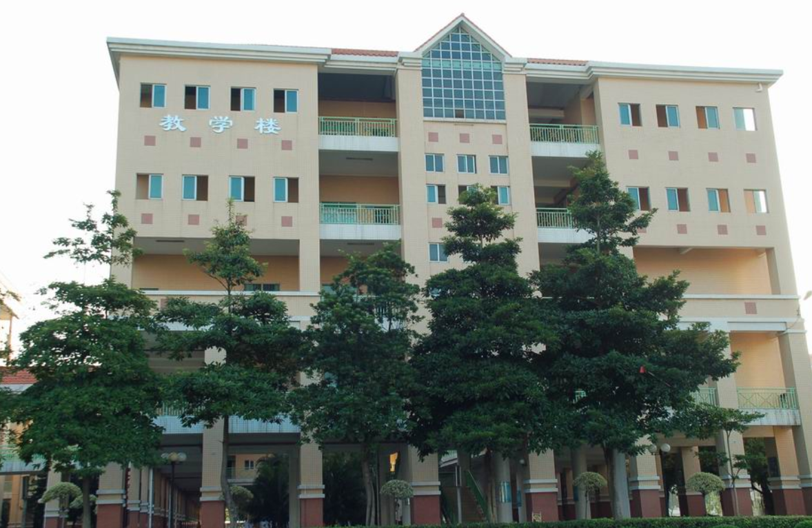 東莞市商業(yè)學(xué)校是一個(gè)怎樣的學(xué)校、學(xué)校怎么樣
