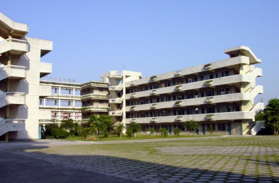 鶴山市職業(yè)技術學校環(huán)境、學校圖片