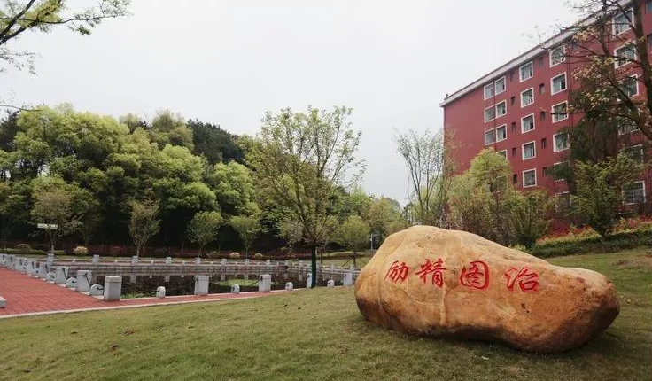貴港市白云職業(yè)技術(shù)學(xué)校