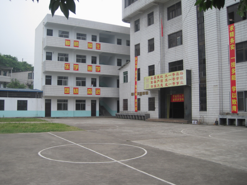 龍巖市龍輝職業(yè)技術(shù)學(xué)校學(xué)費(fèi)、大概收費(fèi)是多少