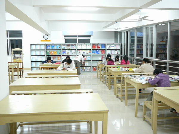 泉州財貿(mào)職業(yè)技術(shù)學(xué)校學(xué)費、大概收費是多少