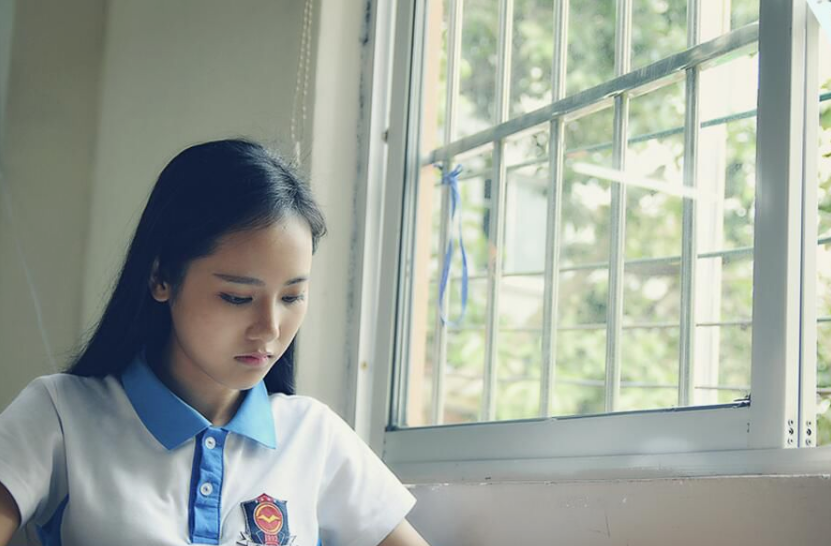南寧商貿(mào)學(xué)校主要開設(shè)的專業(yè)有：民航服務(wù)、高鐵乘務(wù)、地鐵安檢、學(xué)期教育、汽車運用與維修