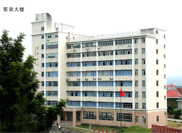 福建技師學(xué)院學(xué)費(fèi)、大概收費(fèi)是多少
