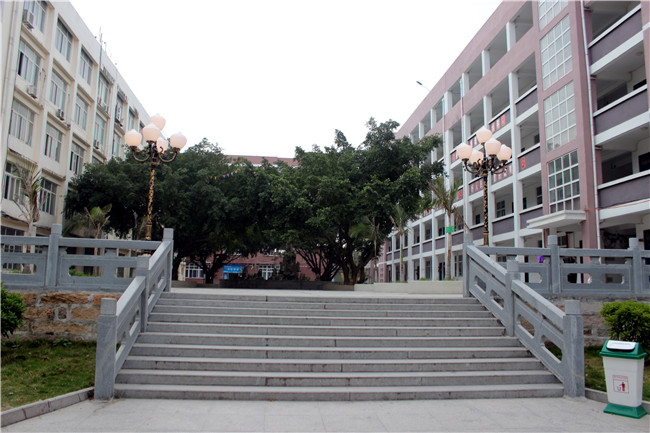 福建省莆田海峽職業(yè)中專(zhuān)學(xué)校學(xué)費(fèi)、大概收費(fèi)是多少