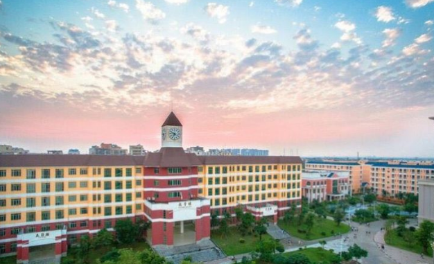 湛江市寸金中等專業(yè)學(xué)校學(xué)費(fèi)多少、學(xué)校收費(fèi)標(biāo)準(zhǔn)