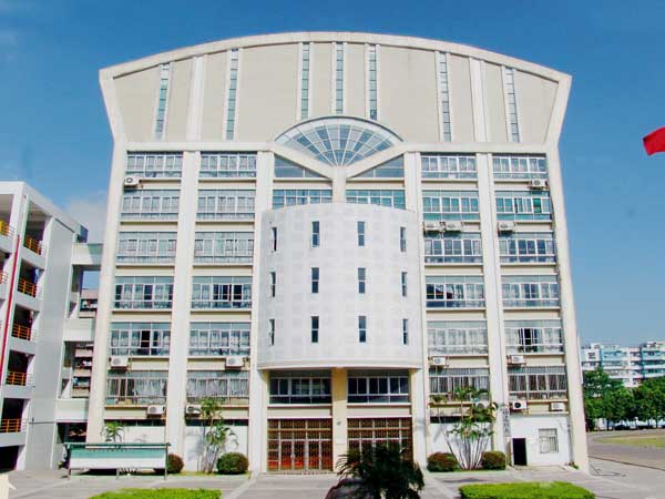 汕頭市林百欣科技中專學費多少、學校收費標準