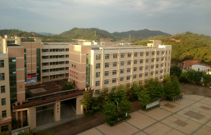 廣東省廉江市育才職業(yè)高級(jí)中學(xué)