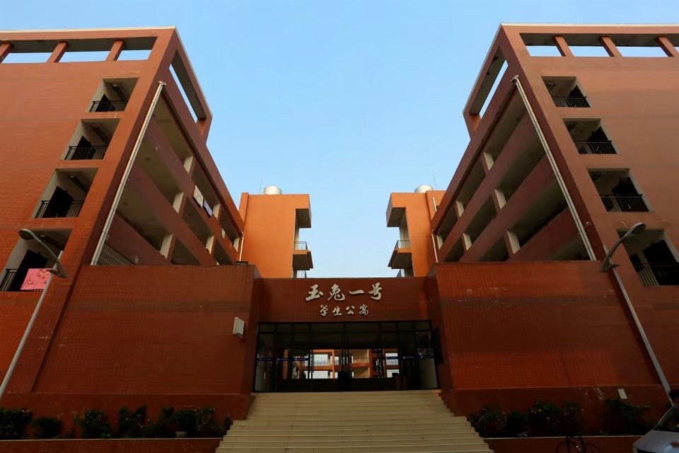 來賓市航空職業(yè)技術(shù)學(xué)校招生要求、學(xué)校招生對象